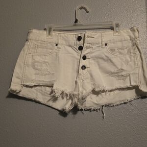EUC Abercrombie & Fitch WHITE Low Rise DISTRESSED SIZE 6 BUTTON UP SHORTS